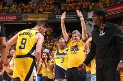 印第安纳步行者迎NBA季后赛关键赛，加时末段回应争议，底气十足，赛程密集仍需轮换的简单介绍APP下载